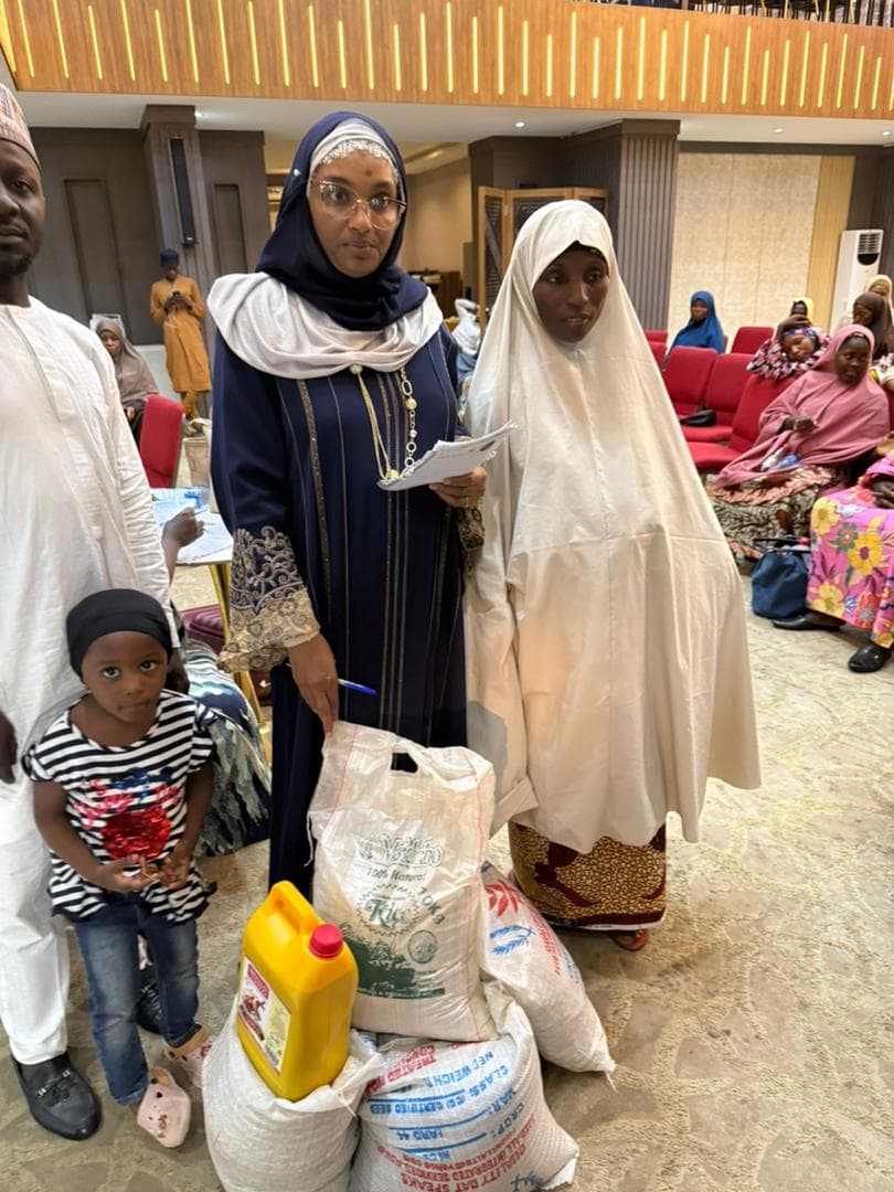 Food and empowerment distribution with women in the community