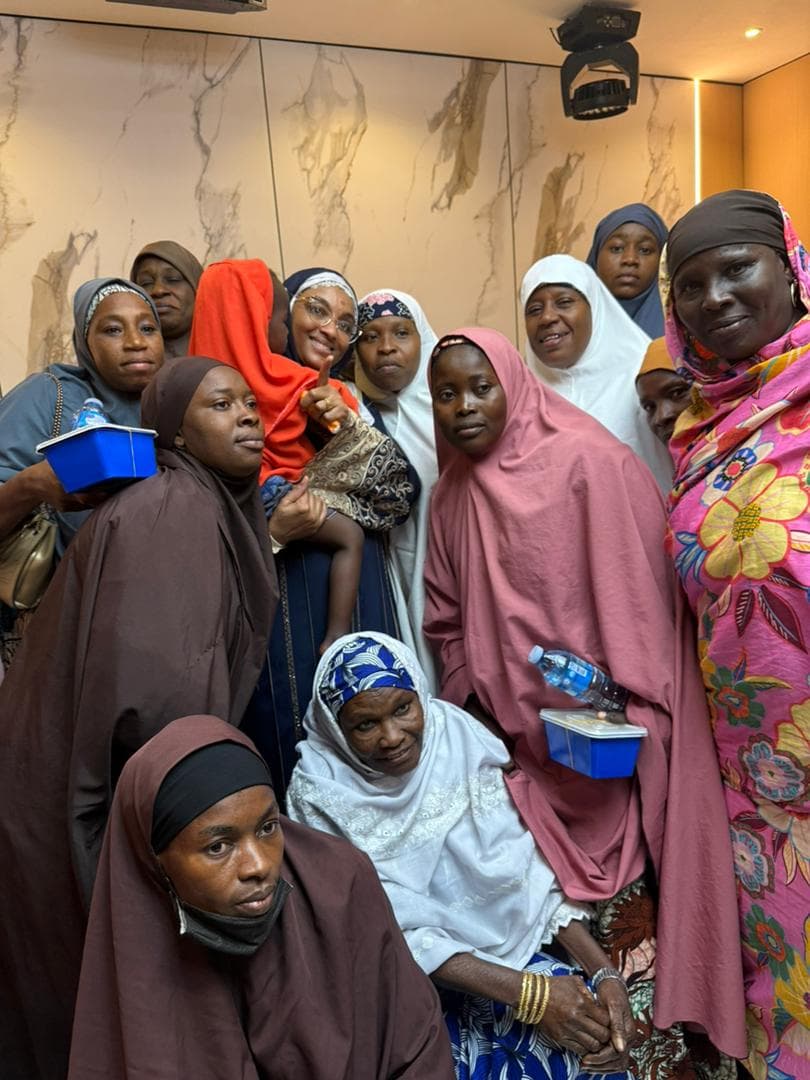 Women receiving assistance during a foundation programme
